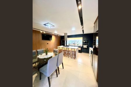 Casa à venda com 3 quartos, 250m² em Vila Curuçá, Santo André