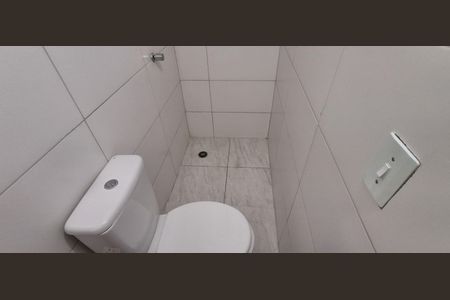 Banheiro Social de kitnet/studio para alugar com 1 quarto, 65m² em Nova Gerti, São Caetano do Sul