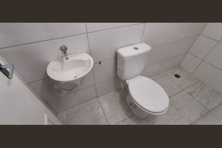 Banheiro Social de kitnet/studio para alugar com 1 quarto, 65m² em Nova Gerti, São Caetano do Sul