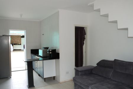 Sala de casa de condomínio para alugar com 2 quartos, 148m² em Chácara Ondas Verdes, Cotia