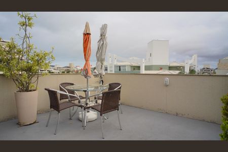 Apartamento para alugar com 190m², 4 quartos e 2 vagas Apartamento para alugar com 190m², 4 quartos e 2 vagasTerraço