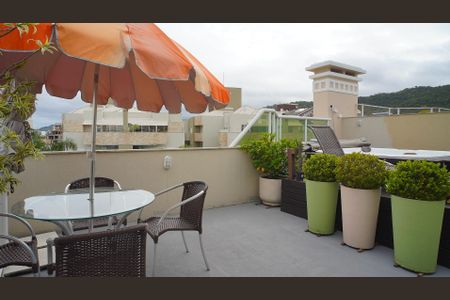 Apartamento para alugar com 190m², 4 quartos e 2 vagas Apartamento para alugar com 190m², 4 quartos e 2 vagasTerraço