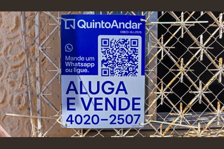 Apartamento à venda com 60m², 2 quartos e 2 vagasFachada do Prédio com placa