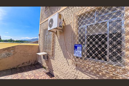 Apartamento à venda com 60m², 2 quartos e 2 vagasFachada do Prédio com placa