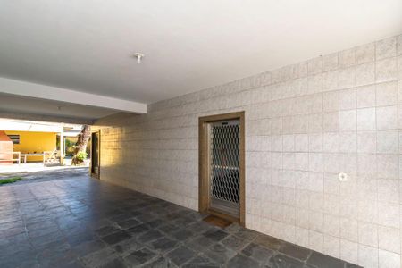 Casa à venda com 200m², 3 quartos e 2 vagasÁrea comum - Garagem e acesso ao imóvel
