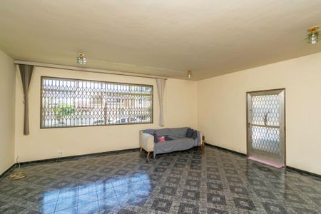 Casa à venda com 200m², 3 quartos e 2 vagasSala