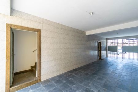 Casa para alugar com 444m², 7 quartos e 4 vagas Casa para alugar com 444m², 7 quartos e 4 vagasEntrada