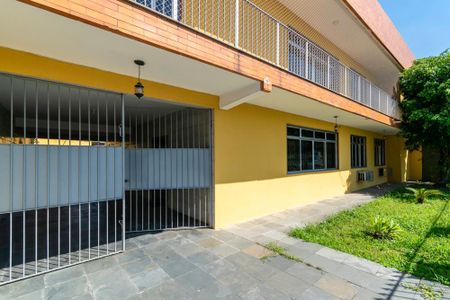 Casa à venda com 200m², 3 quartos e 2 vagasÁrea comum - Portão da garagem
