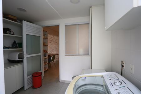 Apartamento à venda com 136m², 2 quartos e 2 vagas Apartamento à venda com 136m², 2 quartos e 2 vagasÁrea de Serviço