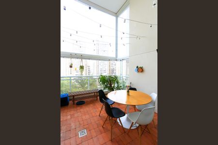 Apartamento à venda com 136m², 2 quartos e 2 vagas Apartamento à venda com 136m², 2 quartos e 2 vagasVaranda