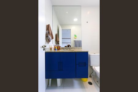 Apartamento à venda com 136m², 2 quartos e 2 vagas Apartamento à venda com 136m², 2 quartos e 2 vagasBanheiro da Suíte 1