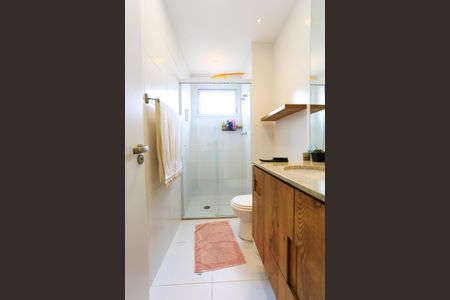 Apartamento à venda com 136m², 2 quartos e 2 vagas Apartamento à venda com 136m², 2 quartos e 2 vagasBanheiro da Suíte 2