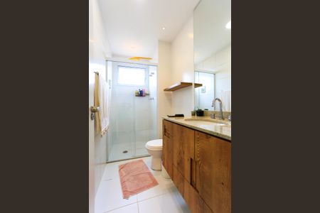 Apartamento à venda com 136m², 2 quartos e 2 vagas Apartamento à venda com 136m², 2 quartos e 2 vagasBanheiro da Suíte 2