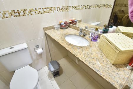Apartamento à venda com 74m², 3 quartos e 2 vagas Apartamento à venda com 74m², 3 quartos e 2 vagasBanheiro