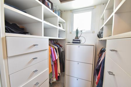 Apartamento à venda com 74m², 3 quartos e 2 vagas Apartamento à venda com 74m², 3 quartos e 2 vagasCloset da suíte