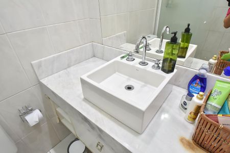 Apartamento à venda com 74m², 3 quartos e 2 vagas Apartamento à venda com 74m², 3 quartos e 2 vagasBanheiro da suíte