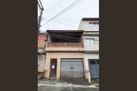 Casa à venda com 120m², 2 quartos e sem vaga Casa à venda com 120m², 2 quartos e sem vagaFachada