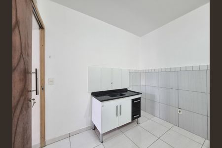 Cozinha de casa para alugar com 1 quarto, 30m² em Vila Carmosina, São Paulo