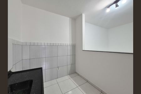 Cozinha de casa para alugar com 1 quarto, 30m² em Vila Carmosina, São Paulo