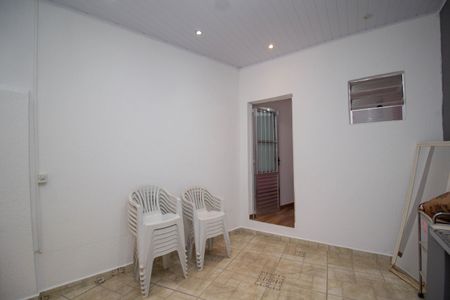 Casa à venda com 179m², 4 quartos e 3 vagas Casa à venda com 179m², 4 quartos e 3 vagasEdícula - Cozinha