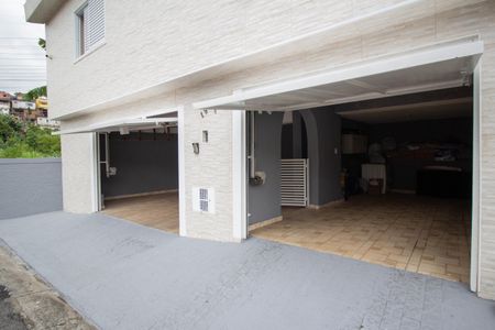 Casa à venda com 179m², 4 quartos e 3 vagas Casa à venda com 179m², 4 quartos e 3 vagasGaragem