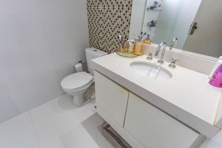 Apartamento à venda com 113m², 3 quartos e 2 vagas Apartamento à venda com 113m², 3 quartos e 2 vagasBanheiro da suíte