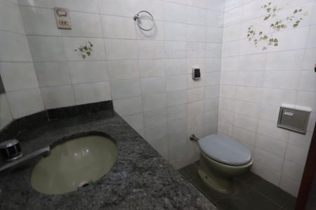 Casa para alugar com 350m², 3 quartos e 2 vagasBanheiro Social