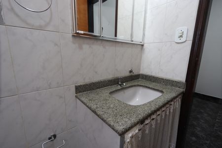 Casa para alugar com 350m², 3 quartos e 2 vagasBanheiro da Edícula