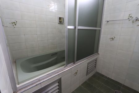 Casa para alugar com 350m², 3 quartos e 2 vagasBanheiro Social