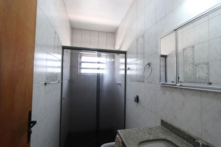 Casa para alugar com 350m², 3 quartos e 2 vagasBanheiro da Edícula