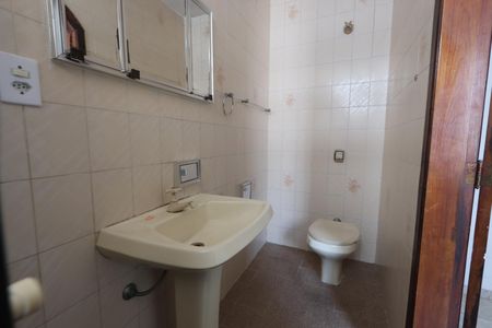 Casa para alugar com 350m², 3 quartos e 2 vagasBanheiro da Suíte