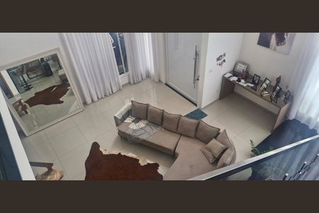Casa de condomínio para alugar com 300m², 3 quartos e 4 vagasSala