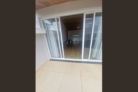 Casa de condomínio para alugar com 300m², 3 quartos e 4 vagasVaranda