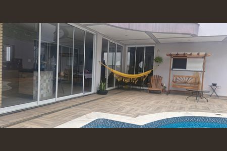 Casa de condomínio para alugar com 300m², 3 quartos e 4 vagasÁrea Externa