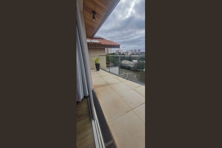 Casa de condomínio para alugar com 300m², 3 quartos e 4 vagasVaranda