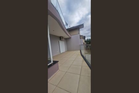 Casa de condomínio para alugar com 300m², 3 quartos e 4 vagasVaranda