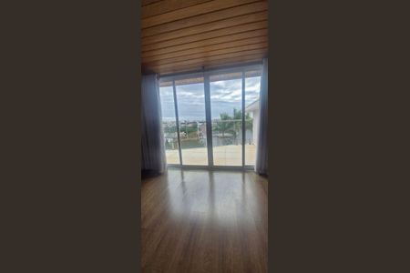 Casa de condomínio para alugar com 300m², 3 quartos e 4 vagasQuarto