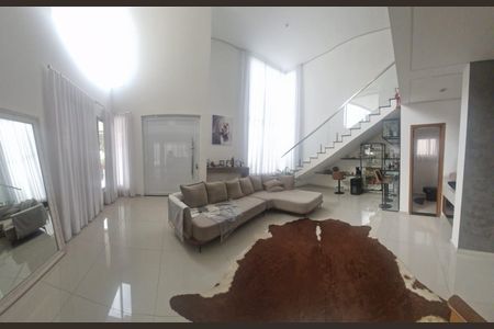 Casa de condomínio para alugar com 300m², 3 quartos e 4 vagasSala