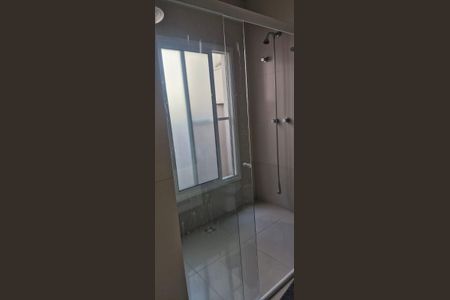 Casa de condomínio para alugar com 300m², 3 quartos e 4 vagasBanheiro