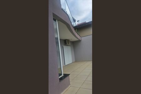 Casa de condomínio para alugar com 300m², 3 quartos e 4 vagasVaranda