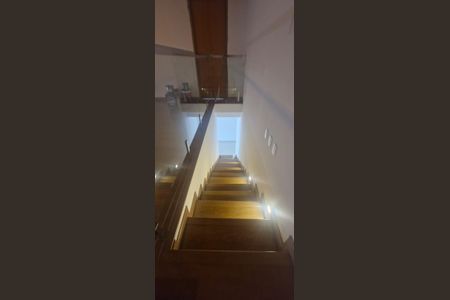 Casa de condomínio para alugar com 300m², 3 quartos e 4 vagasQuarto