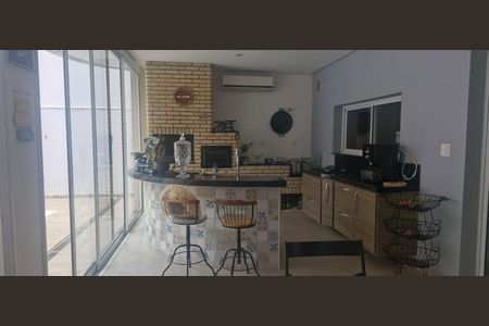 Casa de condomínio para alugar com 300m², 3 quartos e 4 vagasÁrea Externa