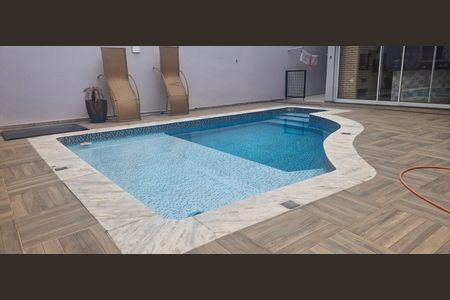 Casa de condomínio para alugar com 300m², 3 quartos e 4 vagasÁrea Externa