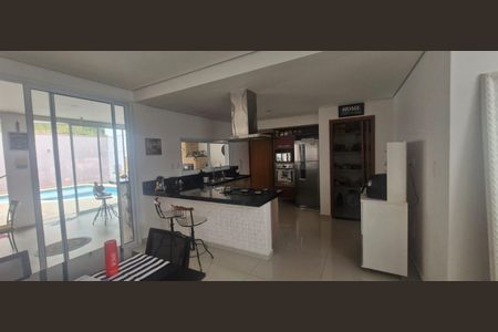 Casa de condomínio para alugar com 300m², 3 quartos e 4 vagasCozinha