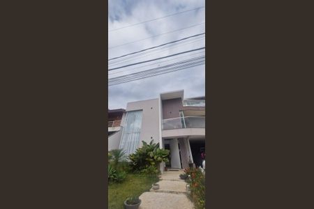 Casa de condomínio para alugar com 300m², 3 quartos e 4 vagasFachada