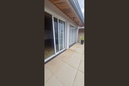 Casa de condomínio para alugar com 300m², 3 quartos e 4 vagasVaranda