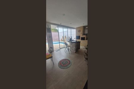 Casa de condomínio para alugar com 300m², 3 quartos e 4 vagasÁrea Externa