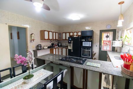 Casa para alugar com 800m², 3 quartos e 4 vagas Casa para alugar com 800m², 3 quartos e 4 vagasCozinha