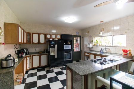 Casa para alugar com 800m², 3 quartos e 4 vagas Casa para alugar com 800m², 3 quartos e 4 vagasCozinha