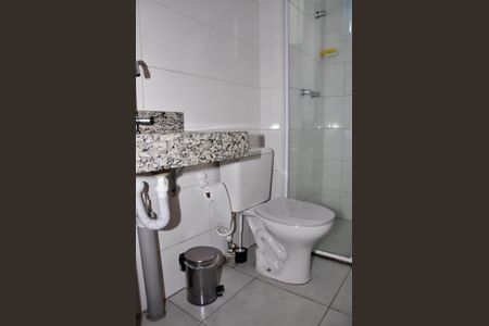 Apartamento à venda com 44m², 2 quartos e 1 vaga Apartamento à venda com 44m², 2 quartos e 1 vagaDetalhe - Banheiro Social